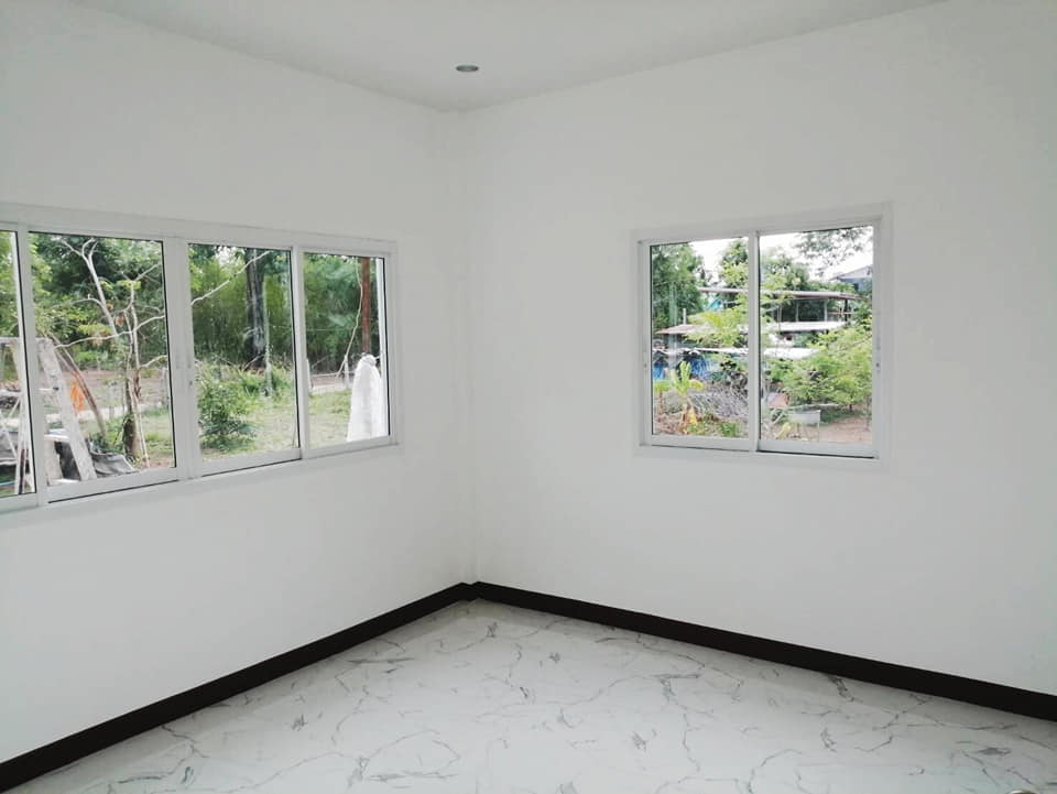 บ้านโมเดิร์น ใช้งบ 430,000 บาท (ไม่รวมสุขภัณฑ์ในห้องน้ำ)