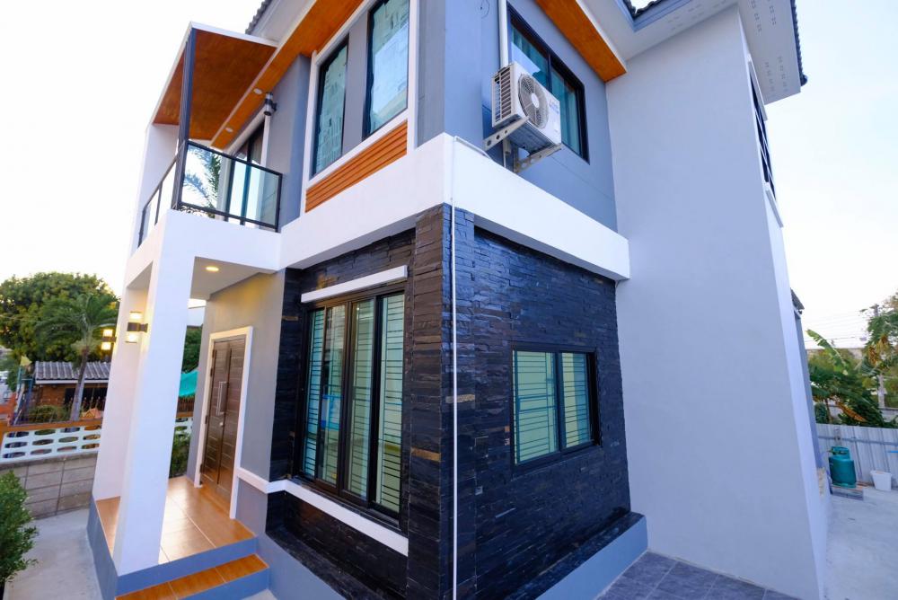 บ้านโมเดิร์น 2 ชั้น ขนาด 3 ห้องนอน 2 ห้องน้ำ 1 ห้องรับแขก 1 ห้องครัว