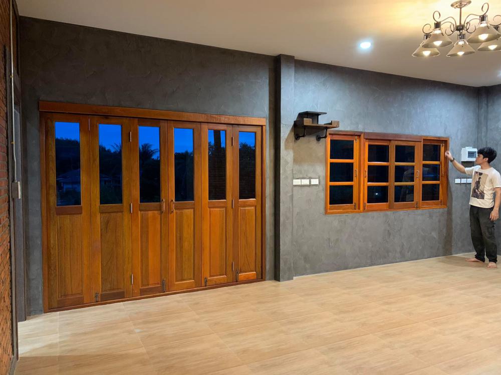 บ้านสวนสไตล์โมเดิร์นผสนมลอฟท์ โชว์ลายอิฐ ให้อารมณ์ผ่อนคลาย