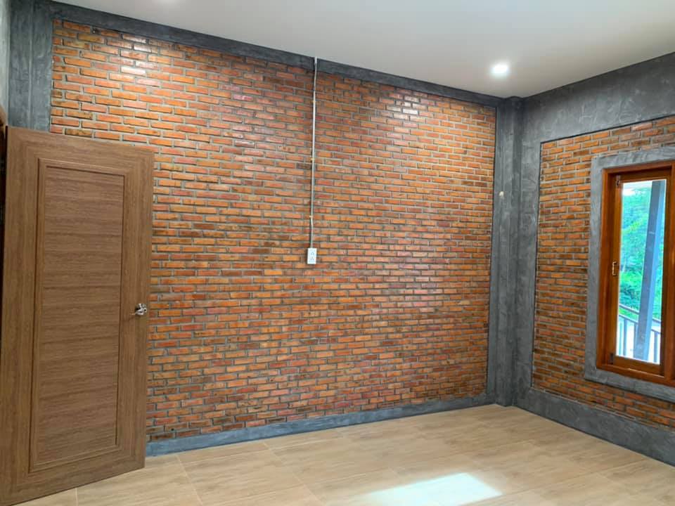 บ้านสวนสไตล์โมเดิร์นผสนมลอฟท์ โชว์ลายอิฐ ให้อารมณ์ผ่อนคลาย