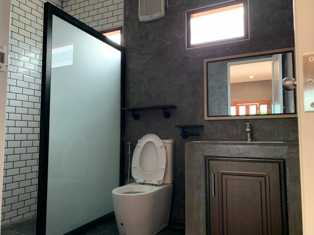 บ้านสวนสไตล์โมเดิร์นผสนมลอฟท์ โชว์ลายอิฐ ให้อารมณ์ผ่อนคลาย