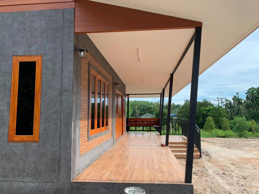 บ้านสวนสไตล์โมเดิร์นผสนมลอฟท์ โชว์ลายอิฐ ให้อารมณ์ผ่อนคลาย