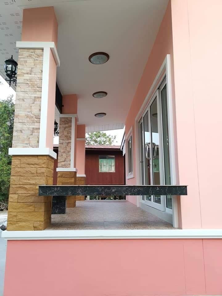 บ้านโมเดิร์นสีชมพู น่ารัก  งบ 720,000 บาท