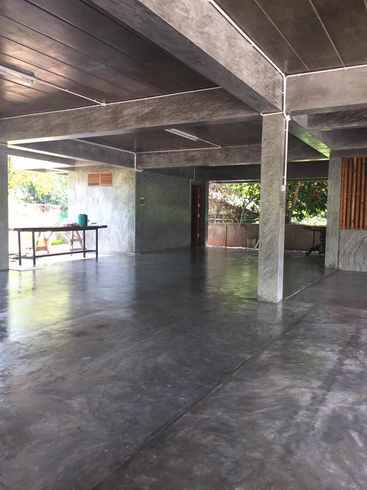 บ้านครึ่งปูนครึ่งไม้สวยมาก พื้นปูนสไตล์ลอฟท์ ดูเป็นไอเดีย