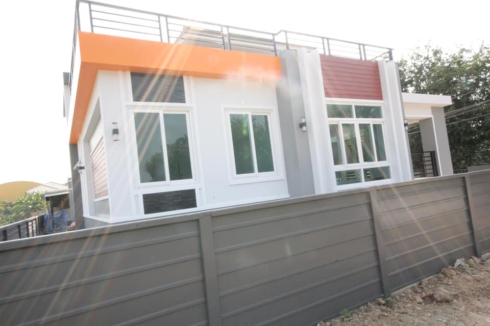 มาชมบ้านพักอาศัย ชั้นครึ่ง แนวโมเดิร์น 3 ห้องนอน 4 ห้องน้ำ 2 ที่จอดรถ ราคาประมาณ 3.10 ล้านบาท