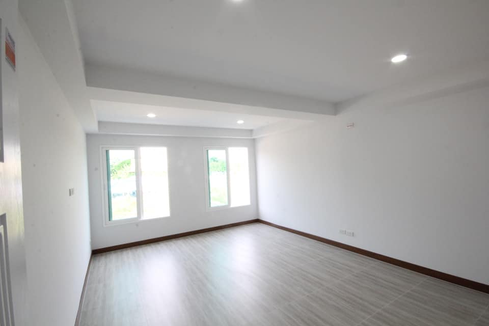 มาชมบ้านพักอาศัย ชั้นครึ่ง แนวโมเดิร์น 3 ห้องนอน 4 ห้องน้ำ 2 ที่จอดรถ ราคาประมาณ 3.10 ล้านบาท