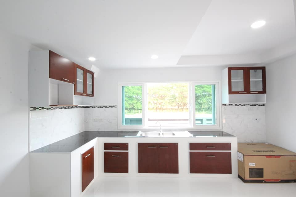 มาชมบ้านพักอาศัย ชั้นครึ่ง แนวโมเดิร์น 3 ห้องนอน 4 ห้องน้ำ 2 ที่จอดรถ ราคาประมาณ 3.10 ล้านบาท