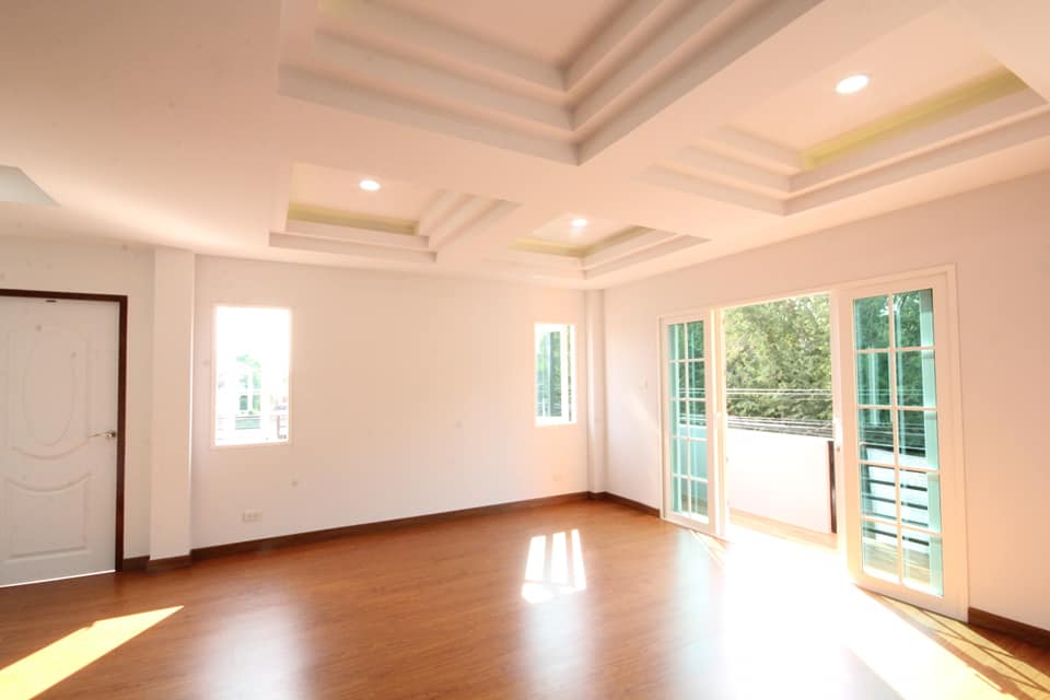 มาชมบ้านพักอาศัย ชั้นครึ่ง แนวโมเดิร์น 3 ห้องนอน 4 ห้องน้ำ 2 ที่จอดรถ ราคาประมาณ 3.10 ล้านบาท