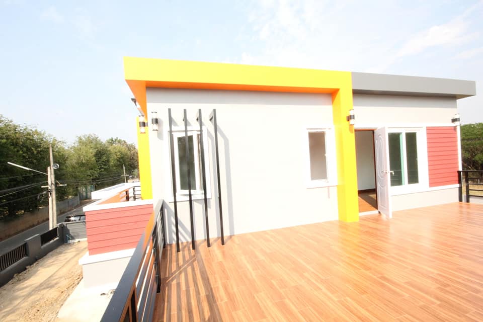 มาชมบ้านพักอาศัย ชั้นครึ่ง แนวโมเดิร์น 3 ห้องนอน 4 ห้องน้ำ 2 ที่จอดรถ ราคาประมาณ 3.10 ล้านบาท