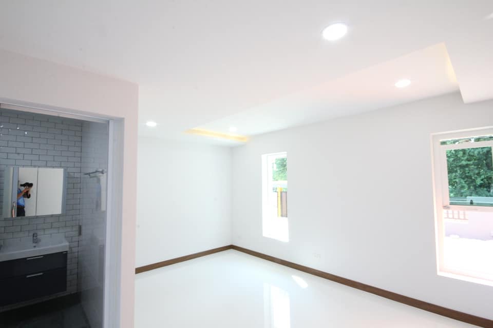 มาชมบ้านพักอาศัย ชั้นครึ่ง แนวโมเดิร์น 3 ห้องนอน 4 ห้องน้ำ 2 ที่จอดรถ ราคาประมาณ 3.10 ล้านบาท