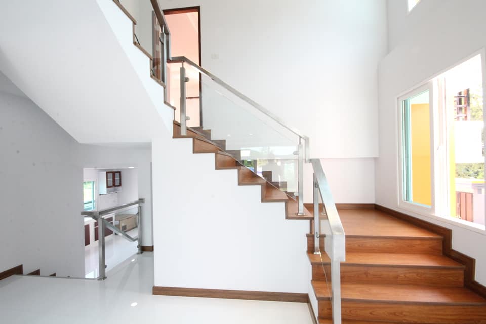 มาชมบ้านพักอาศัย ชั้นครึ่ง แนวโมเดิร์น 3 ห้องนอน 4 ห้องน้ำ 2 ที่จอดรถ ราคาประมาณ 3.10 ล้านบาท