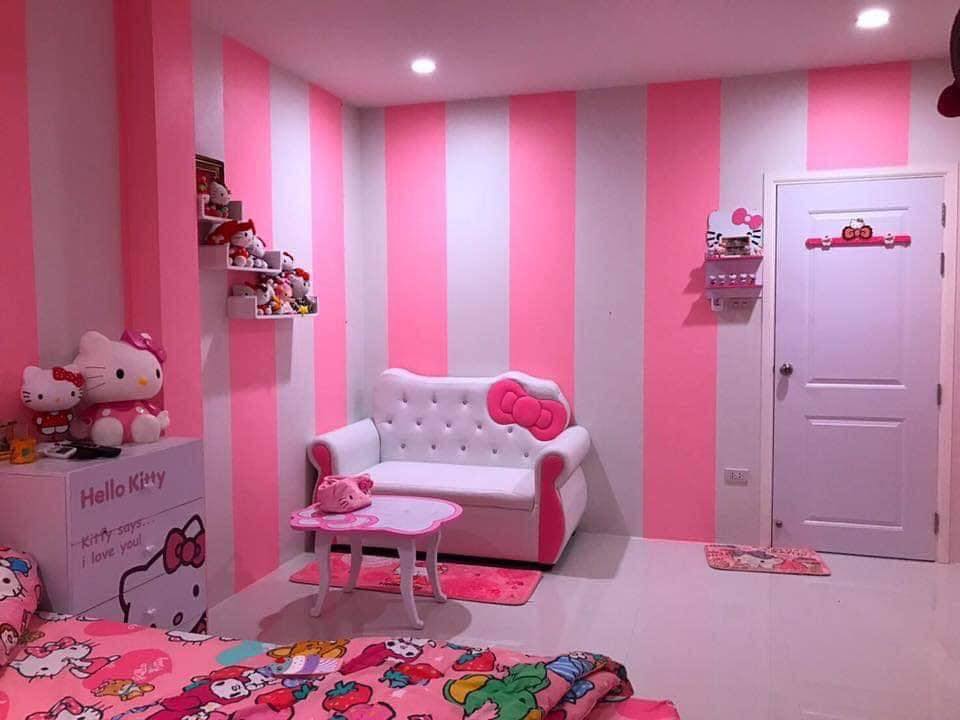 บ้านคิตตี้ทรงโมเดิร์น ชมพูทั้งหลัง