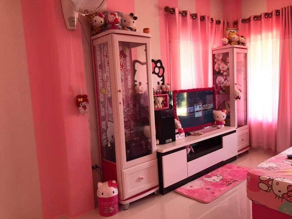 บ้านคิตตี้ทรงโมเดิร์น ชมพูทั้งหลัง