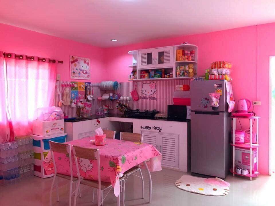 บ้านคิตตี้ทรงโมเดิร์น ชมพูทั้งหลัง