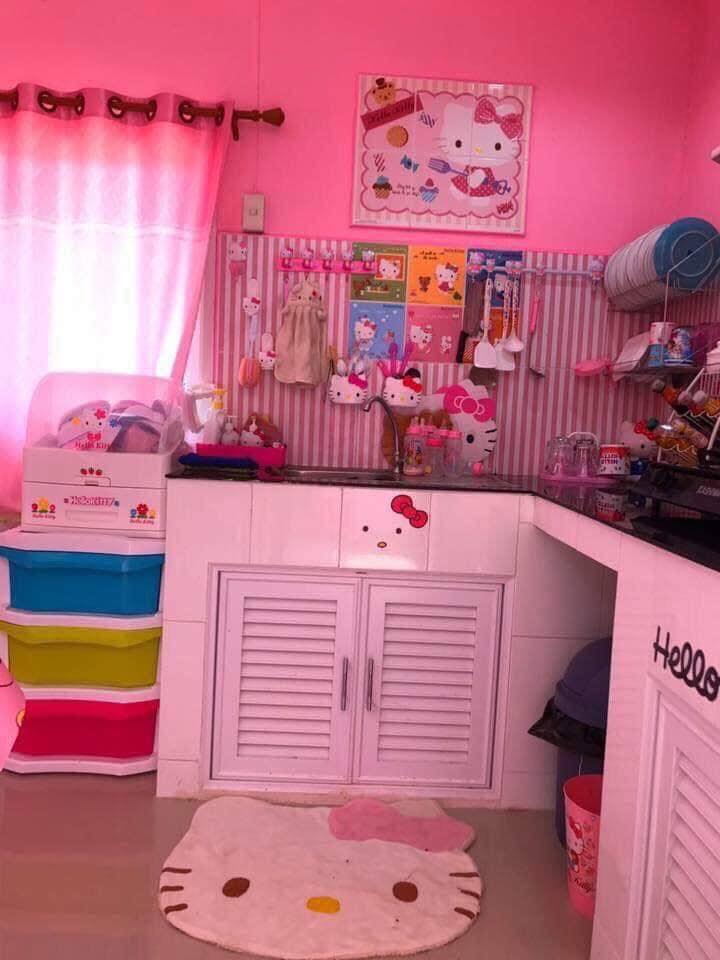 บ้านคิตตี้ทรงโมเดิร์น ชมพูทั้งหลัง