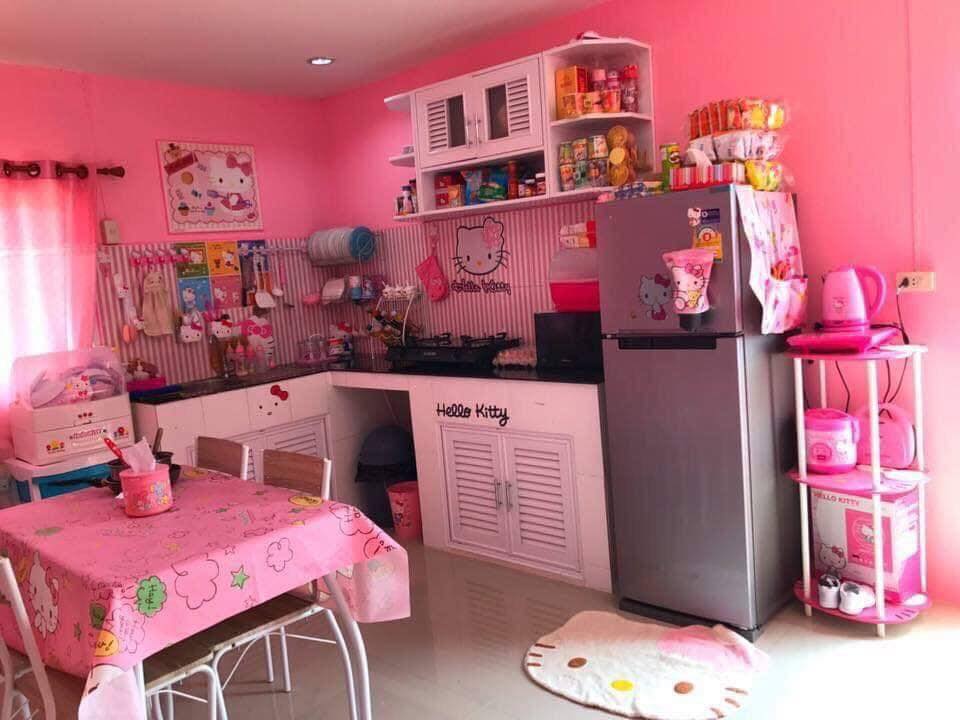 บ้านคิตตี้ทรงโมเดิร์น ชมพูทั้งหลัง