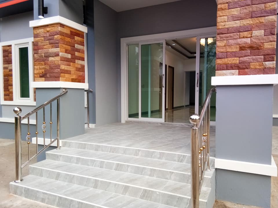 บ้าน 2 ชั้น ขนาด 3 ห้องนอน 2 ห้องน้ำ 1 ห้องโถง 1 ห้องครัว 1 ห้องเก็บของ งบก่อสร้าง 1.5 ล้านบาท