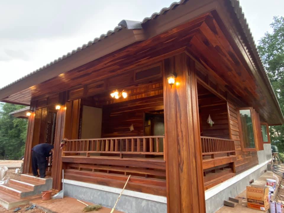 บ้านไม้ผสมปูนเปลือย พื้นที่ใช้สอย 121ตรม จ้างในงบหนึ่งแสนบาทต้นๆ