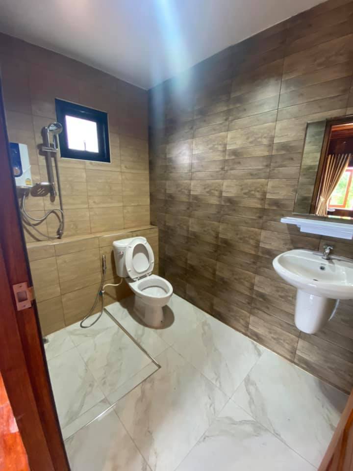 บ้านไม้ผสมปูนเปลือย พื้นที่ใช้สอย 121ตรม จ้างในงบหนึ่งแสนบาทต้นๆ