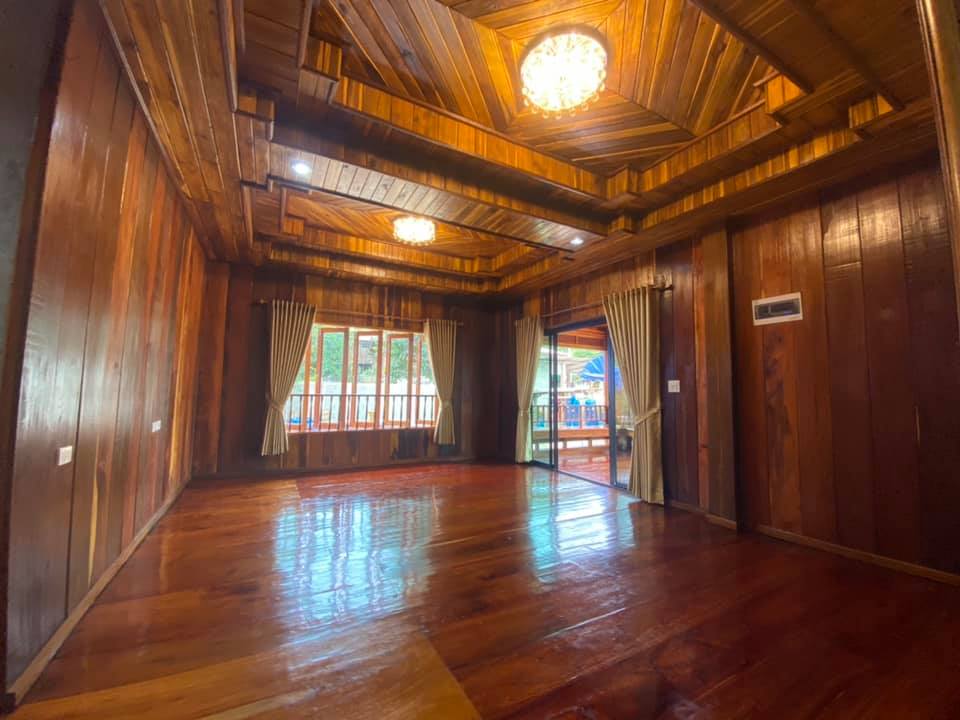 บ้านไม้ผสมปูนเปลือย พื้นที่ใช้สอย 121ตรม จ้างในงบหนึ่งแสนบาทต้นๆ