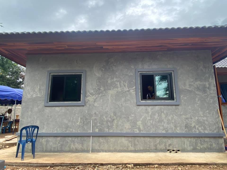 บ้านไม้ผสมปูนเปลือย พื้นที่ใช้สอย 121ตรม จ้างในงบหนึ่งแสนบาทต้นๆ
