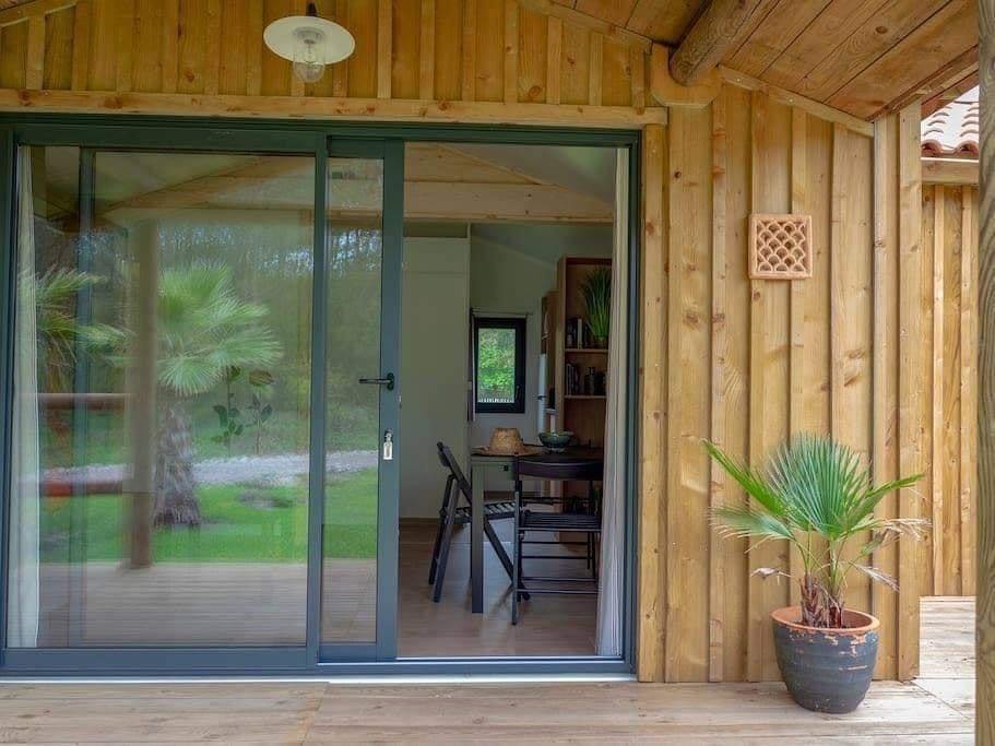 แบบบ้านไม้ชั้นเดียวหลังเล็ก บรรยากาศอบอุ่น