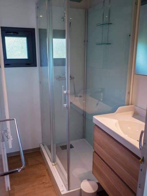 แบบบ้านไม้ชั้นเดียวหลังเล็ก บรรยากาศอบอุ่น