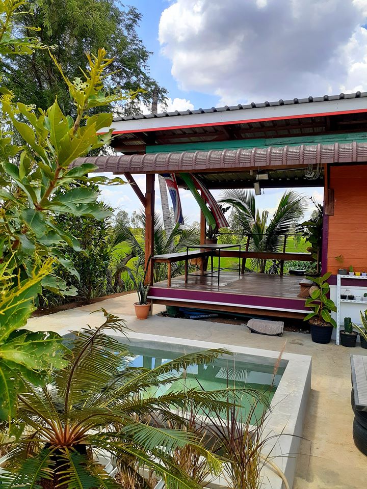 บ้านไม้ ใช้งบ 57,000 บาท สีสันสดใส น่าอยู่