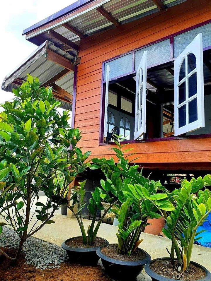 บ้านไม้ ใช้งบ 57,000 บาท สีสันสดใส น่าอยู่