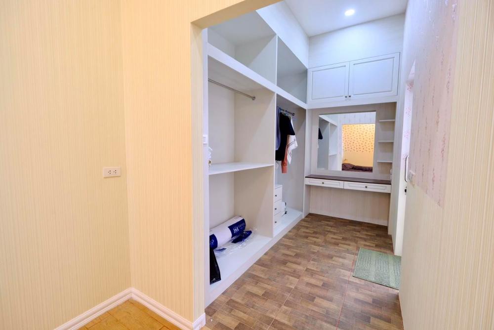 บ้านพักอาศัยสวยมากๆ ขนาด 3 ห้องนอน 2 ห้องน้ำ 1 ห้องรับแขก 1 ห้องแต่งตัว 1 ห้องพักผ่อน 1 ห้องครัว