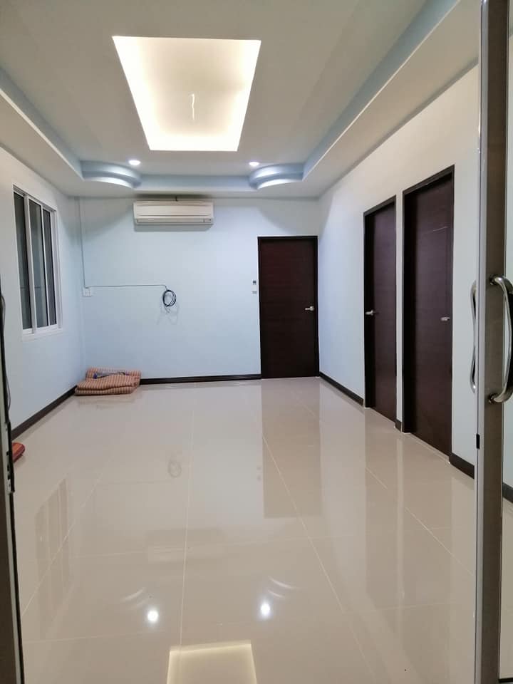 บ้านโมเดิร์น 2​ ห้องนอน​ 1​ ห้องน้ำ​ 1​ ห้องครัว​  1 ห้องนั่งเล่น งบก่อสร้าง 385,000 บาท สวยเกินราคา