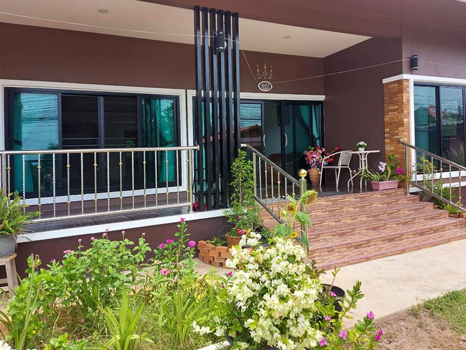 บ้านสไตล์โมเดิร์น 5 ห้องนอน 2 ห้องน้ำ ฯลฯ สวยน่าอยู่  และไอเดียการจัดของในบ้าน