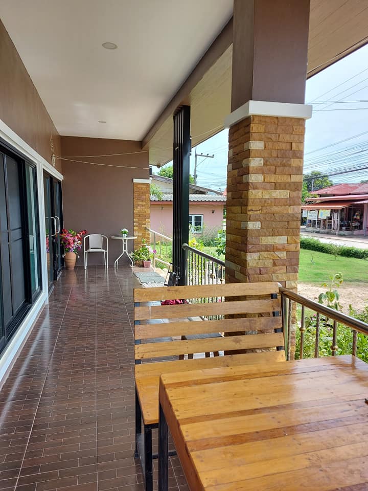 บ้านสไตล์โมเดิร์น 5 ห้องนอน 2 ห้องน้ำ ฯลฯ สวยน่าอยู่  และไอเดียการจัดของในบ้าน