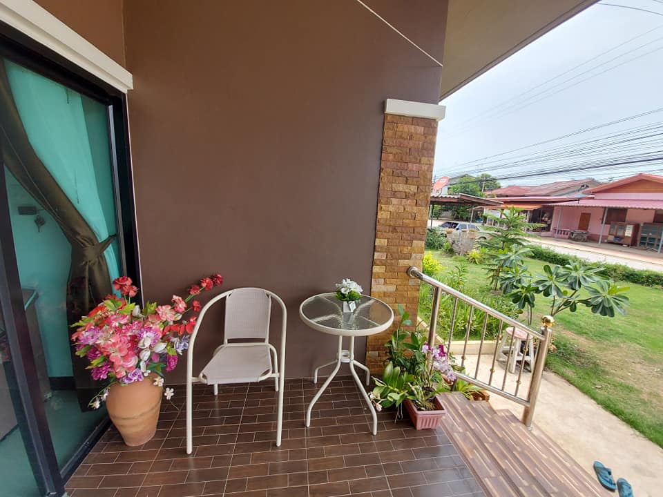 บ้านสไตล์โมเดิร์น 5 ห้องนอน 2 ห้องน้ำ ฯลฯ สวยน่าอยู่  และไอเดียการจัดของในบ้าน