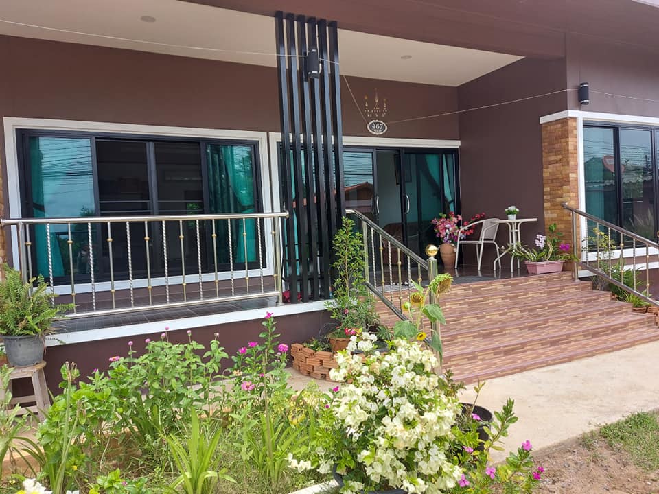 บ้านสไตล์โมเดิร์น 5 ห้องนอน 2 ห้องน้ำ ฯลฯ สวยน่าอยู่  และไอเดียการจัดของในบ้าน