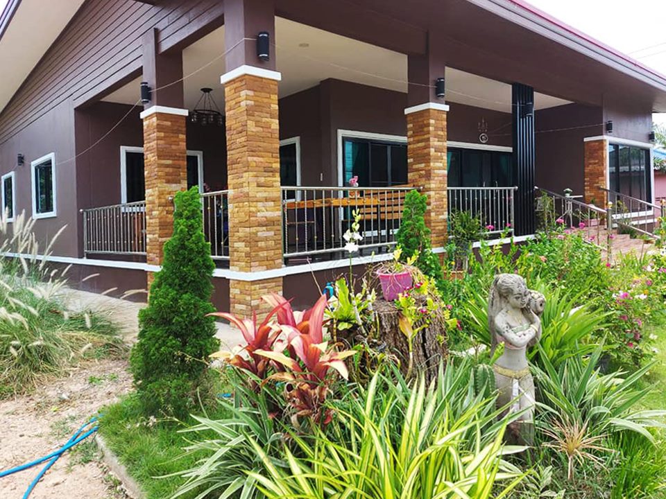 บ้านสไตล์โมเดิร์น 5 ห้องนอน 2 ห้องน้ำ ฯลฯ สวยน่าอยู่  และไอเดียการจัดของในบ้าน