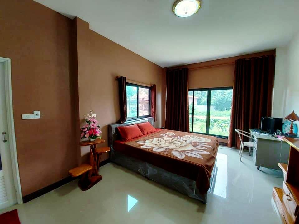 บ้านสไตล์โมเดิร์น 5 ห้องนอน 2 ห้องน้ำ ฯลฯ สวยน่าอยู่  และไอเดียการจัดของในบ้าน