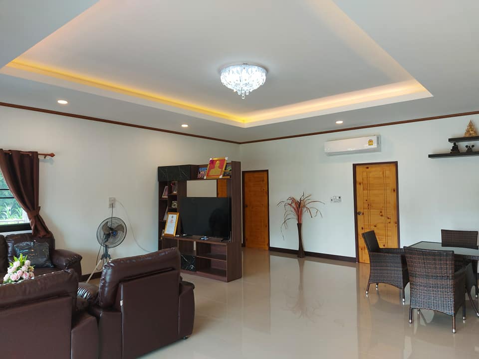 บ้านสไตล์โมเดิร์น 5 ห้องนอน 2 ห้องน้ำ ฯลฯ สวยน่าอยู่  และไอเดียการจัดของในบ้าน