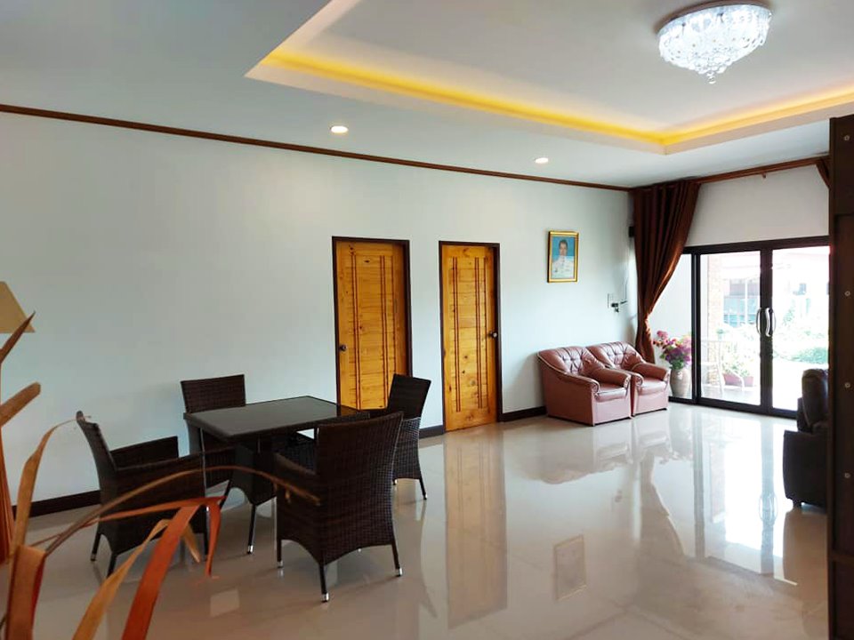 บ้านสไตล์โมเดิร์น 5 ห้องนอน 2 ห้องน้ำ ฯลฯ สวยน่าอยู่  และไอเดียการจัดของในบ้าน