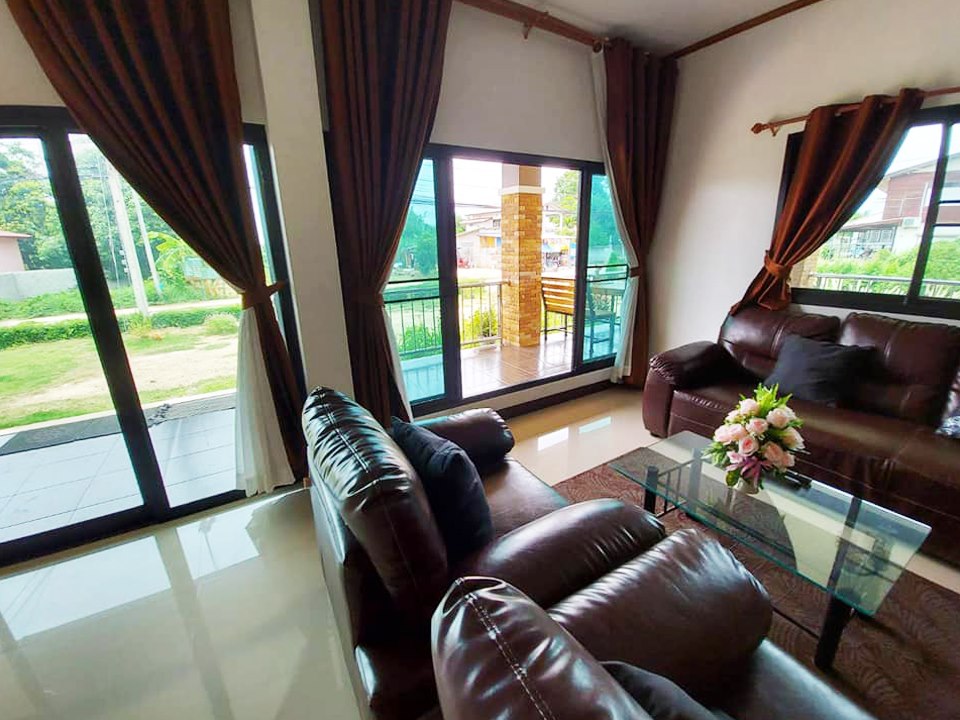 บ้านสไตล์โมเดิร์น 5 ห้องนอน 2 ห้องน้ำ ฯลฯ สวยน่าอยู่  และไอเดียการจัดของในบ้าน