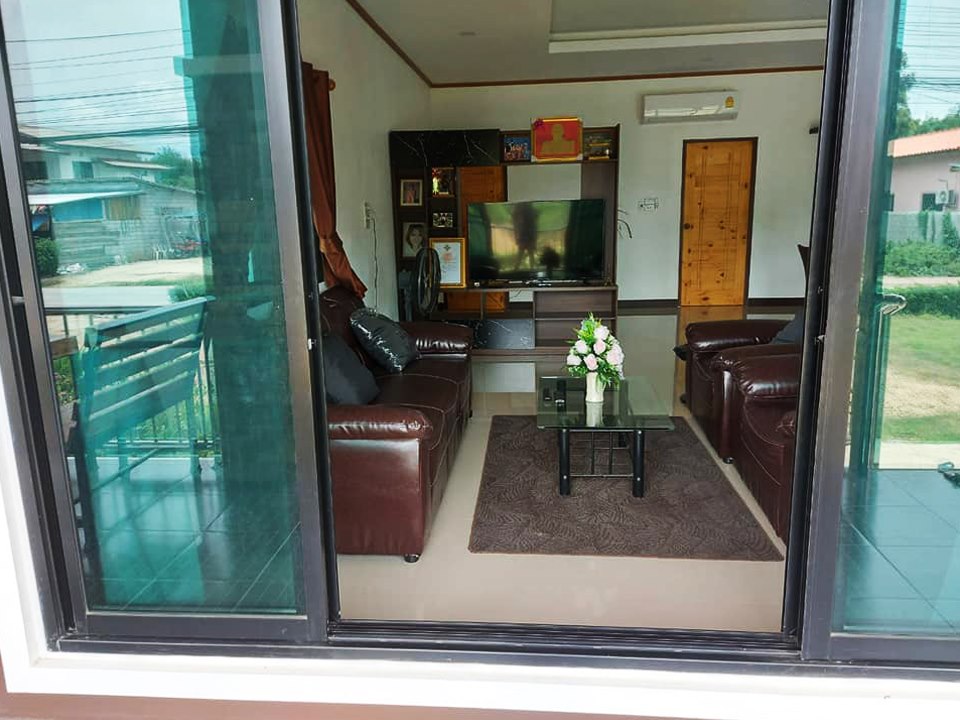 บ้านสไตล์โมเดิร์น 5 ห้องนอน 2 ห้องน้ำ ฯลฯ สวยน่าอยู่  และไอเดียการจัดของในบ้าน