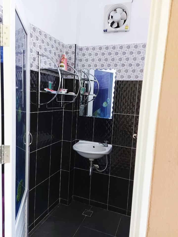 บ้านสไตล์โมเดิร์น 5 ห้องนอน 2 ห้องน้ำ ฯลฯ สวยน่าอยู่  และไอเดียการจัดของในบ้าน