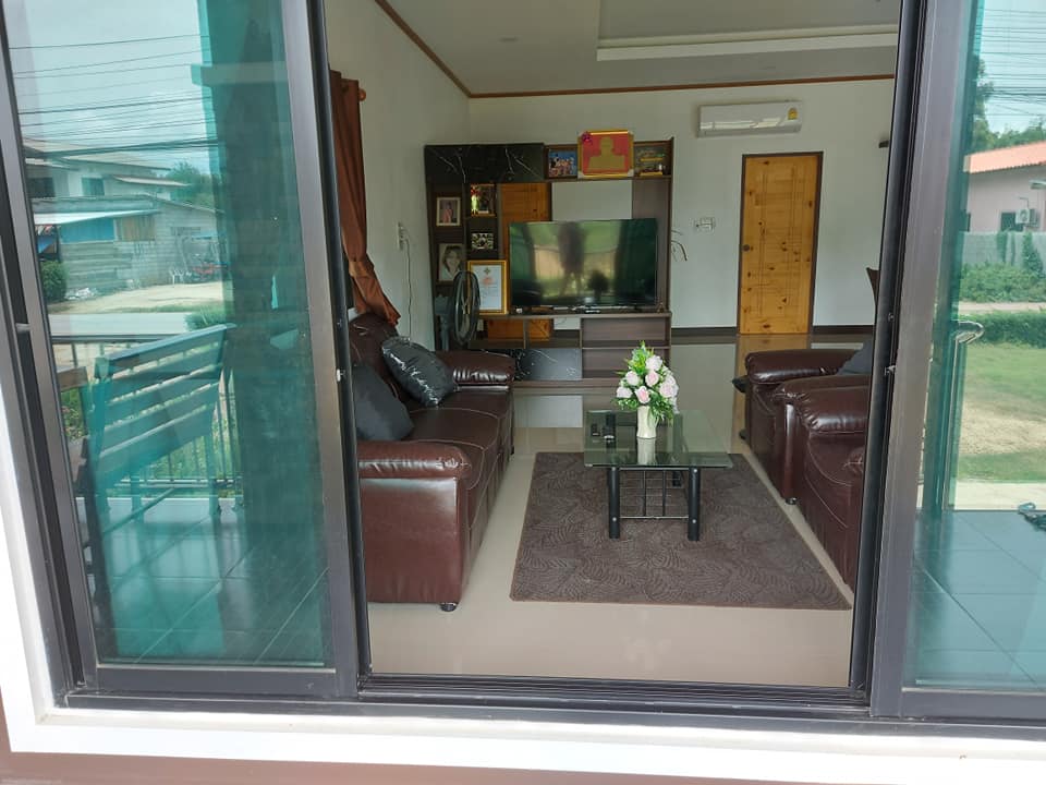 บ้านสไตล์โมเดิร์น 5 ห้องนอน 2 ห้องน้ำ ฯลฯ สวยน่าอยู่  และไอเดียการจัดของในบ้าน