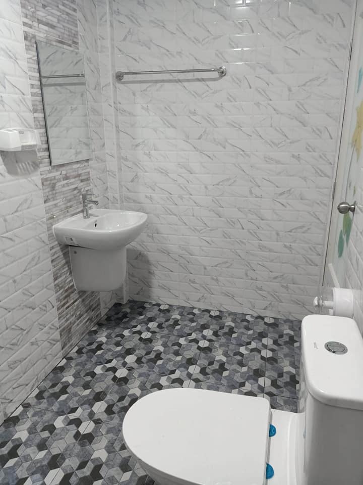 บ้านสไตล์โมเดิร์นพื้นที่ใช้สอย 83 ตารางเมตร  3 ห้องนอน 1ห้องน้ำ 1ห้องโถง 1 ระเบียงหน้าบ้าน บันได 3 ขั้น