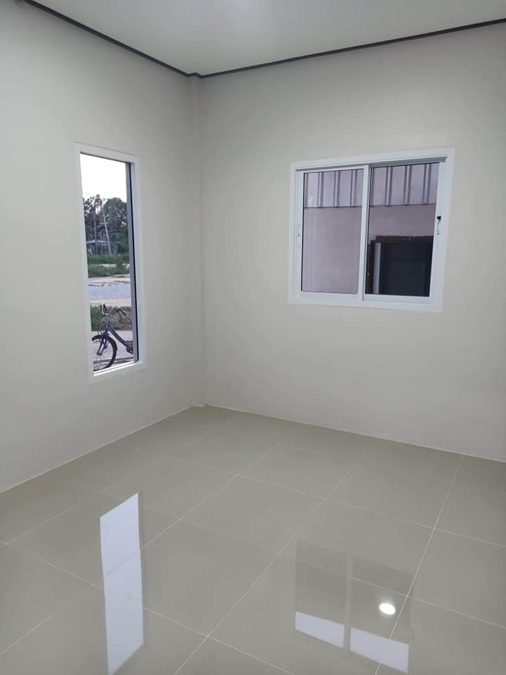 บ้านสไตล์โมเดิร์นพื้นที่ใช้สอย 83 ตารางเมตร  3 ห้องนอน 1ห้องน้ำ 1ห้องโถง 1 ระเบียงหน้าบ้าน บันได 3 ขั้น