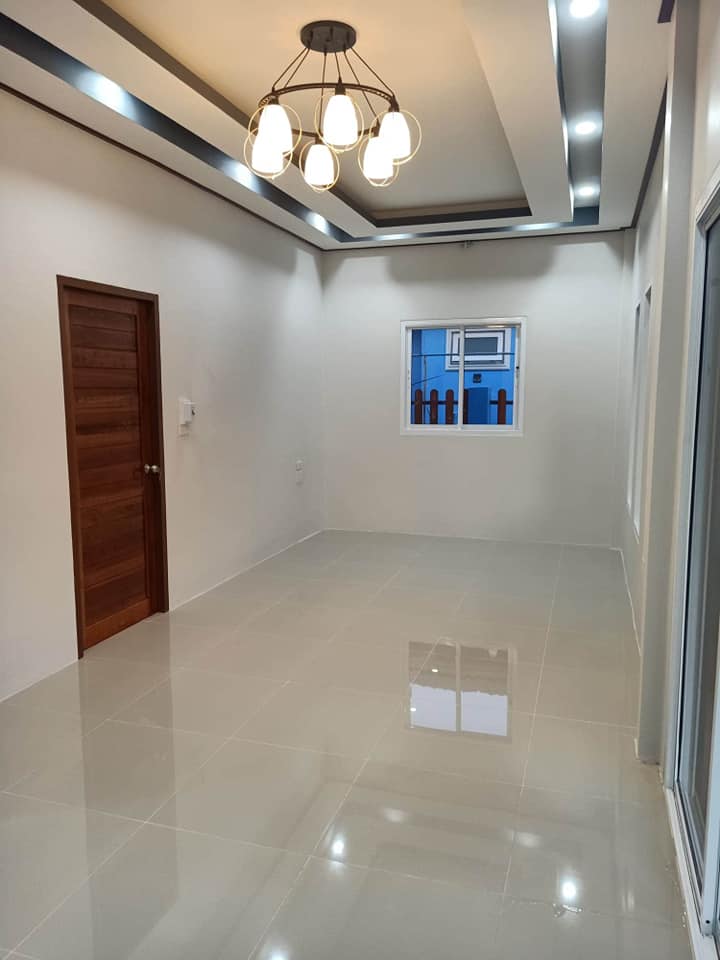 บ้านสไตล์โมเดิร์นพื้นที่ใช้สอย 83 ตารางเมตร  3 ห้องนอน 1ห้องน้ำ 1ห้องโถง 1 ระเบียงหน้าบ้าน บันได 3 ขั้น