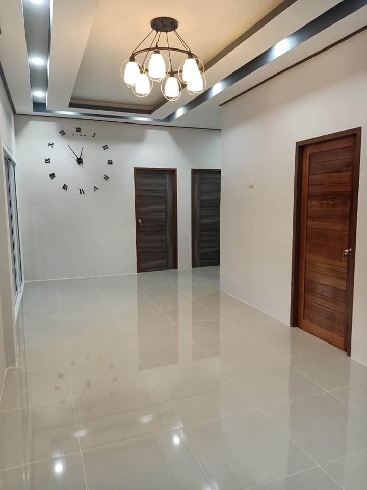 บ้านสไตล์โมเดิร์นพื้นที่ใช้สอย 83 ตารางเมตร  3 ห้องนอน 1ห้องน้ำ 1ห้องโถง 1 ระเบียงหน้าบ้าน บันได 3 ขั้น