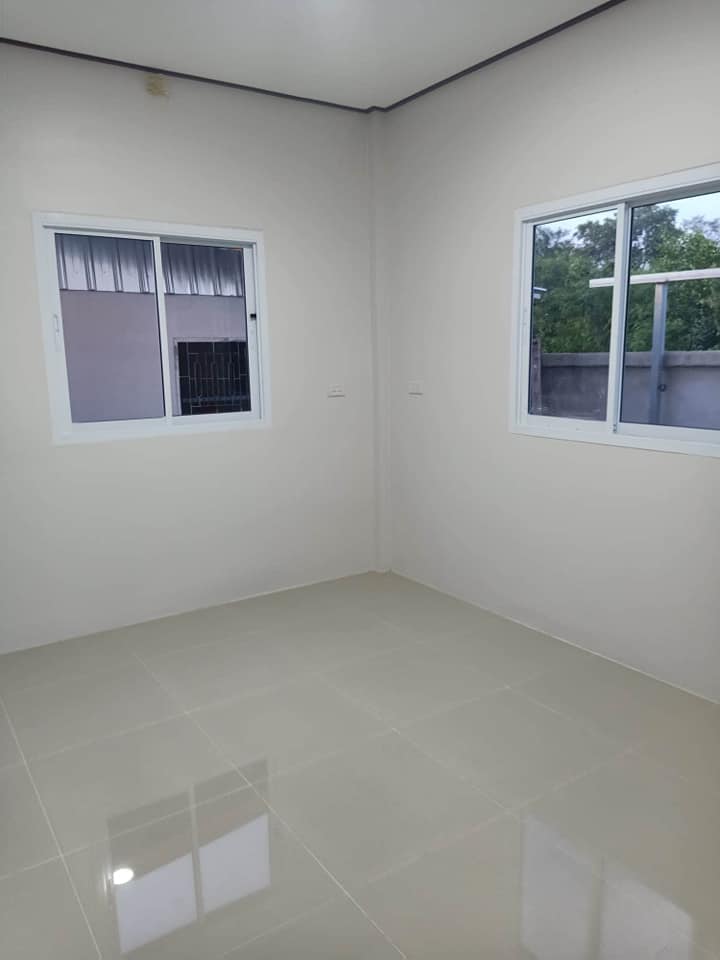 บ้านสไตล์โมเดิร์นพื้นที่ใช้สอย 83 ตารางเมตร  3 ห้องนอน 1ห้องน้ำ 1ห้องโถง 1 ระเบียงหน้าบ้าน บันได 3 ขั้น