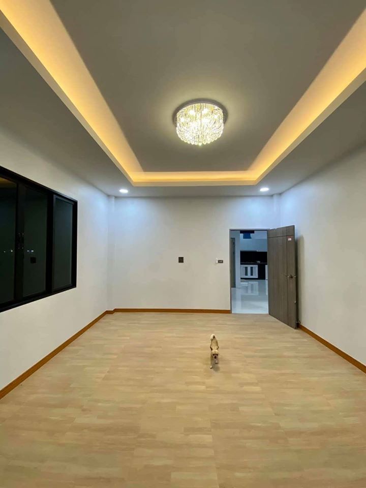 บ้านโมเดิร์น  สีและแบบหรู พื้นที่ใช้สอย 230 ตรม. งบประมาณ 2.5 ล้านบาท