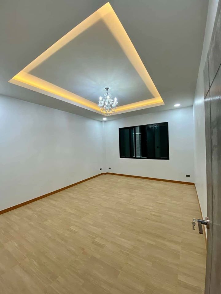 บ้านโมเดิร์น  สีและแบบหรู พื้นที่ใช้สอย 230 ตรม. งบประมาณ 2.5 ล้านบาท